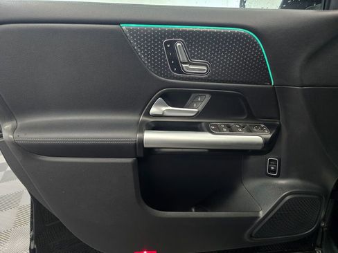 Used 2025 Mercedes-Benz GLA 250 4MATIC image 33