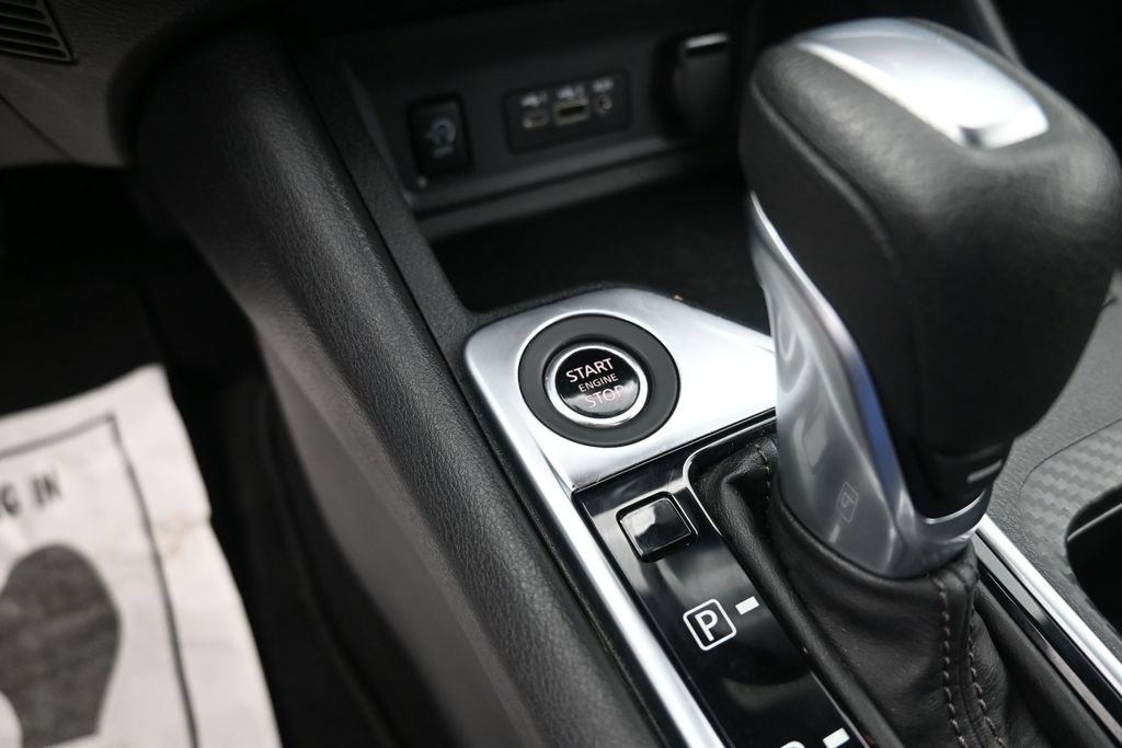 Used 2025 Nissan Sentra SV FWD image 32