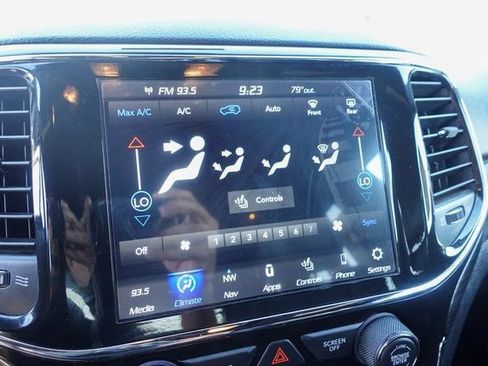 Used 2022 Jeep Grand Cherokee Laredo X image 18