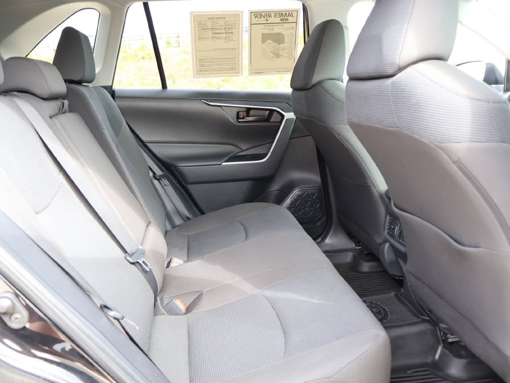 Used 2025 Toyota RAV4 LE AWD/4WD image 11