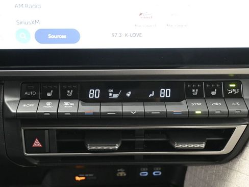 Used 2025 Toyota Camry XLE w/ Premium Package image 24