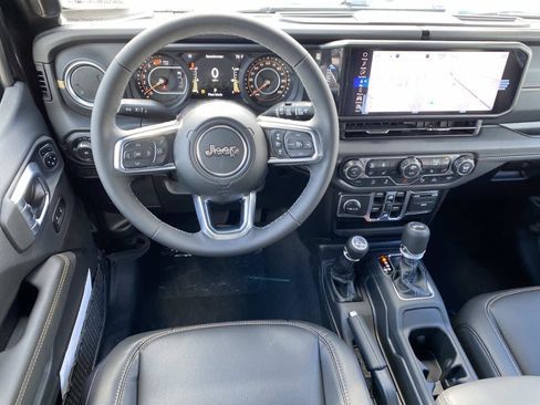 New 2026 Jeep Wrangler Unlimited Sahara AWD/4WD image 9
