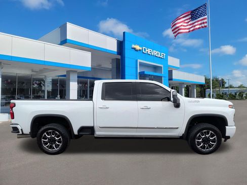 Used 2024 Chevrolet Silverado 2500 High Country w/ Technology Package AWD/4WD image 2