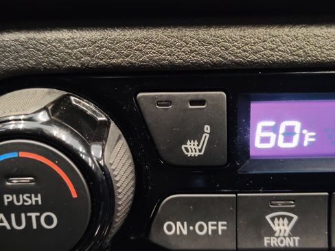 Used 2021 Nissan Kicks SR w/ SR Premium Package FWD image 24