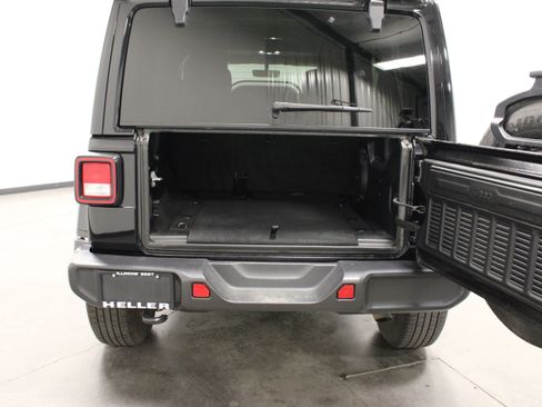 Used 2023 Jeep Wrangler Unlimited Sahara AWD/4WD image 12