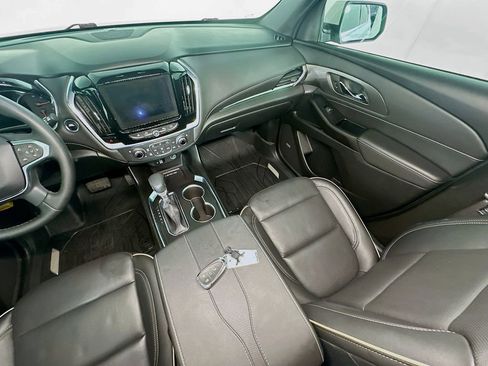 Used 2023 Chevrolet Traverse Premier image 11