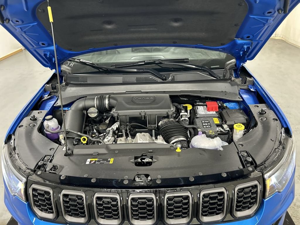 New 2025 Jeep Compass Limited w/ Sun & Sound Group AWD/4WD image 9