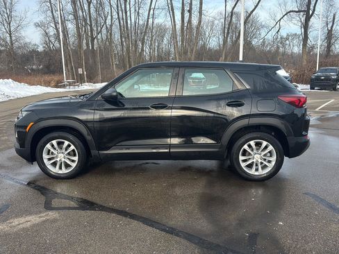 Used 2021 Chevrolet TrailBlazer LS image 2