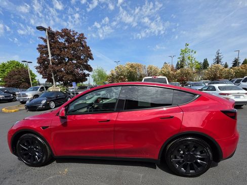 Used 2021 Tesla Model Y Long Range AWD/4WD image 2