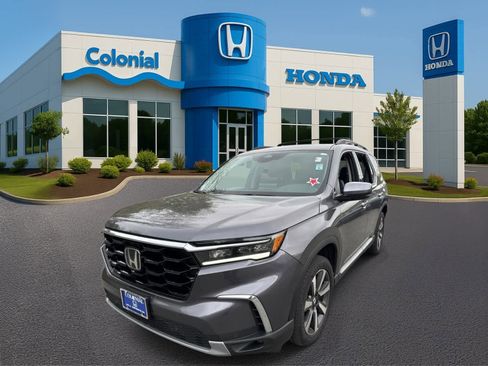 Used 2025 Honda Pilot Touring image 2