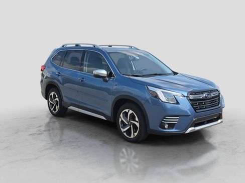 Used 2022 Subaru Forester Touring AWD/4WD image 2