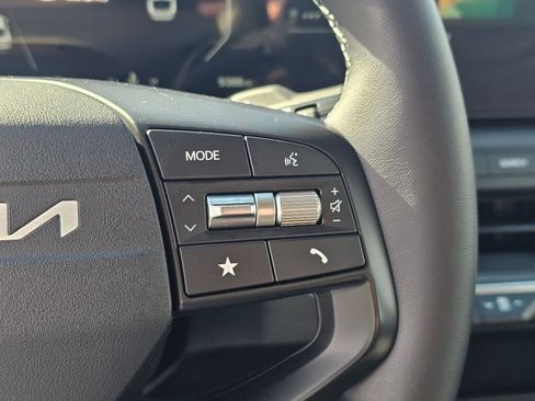Certified 2025 Kia K4 EX image 33