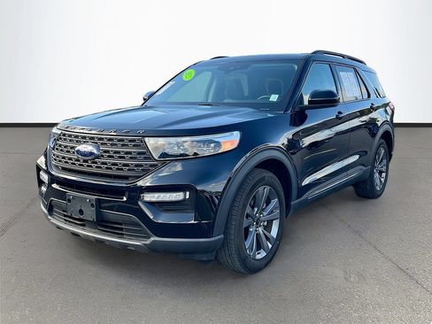 Used 2022 Ford Explorer XLT w/ Equipment Group 202A AWD/4WD image 3