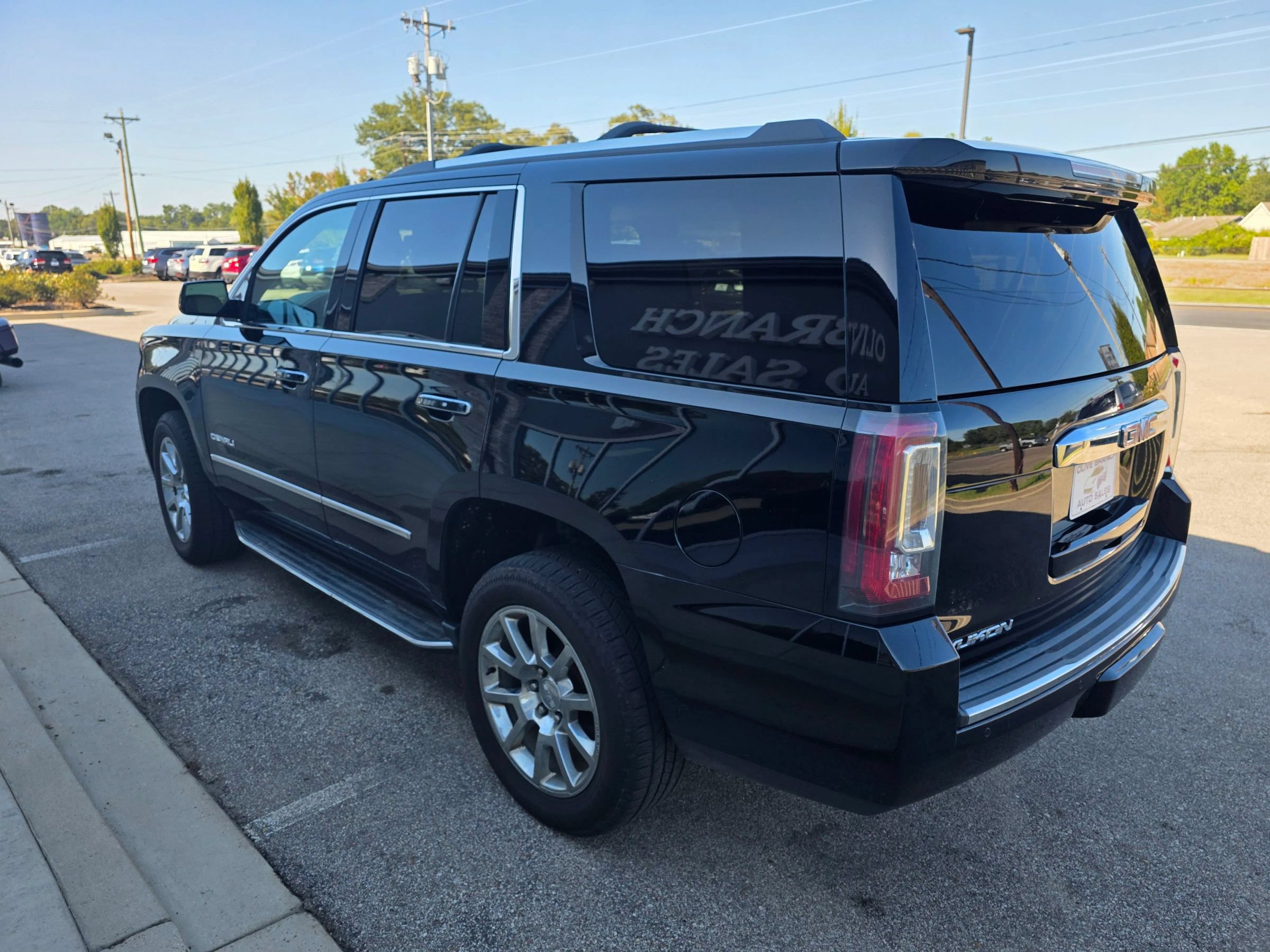 Used 2018 GMC Yukon Denali AWD/4WD image 3