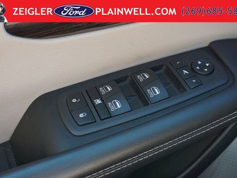 Used 2024 Chrysler Pacifica Limited FWD image 34