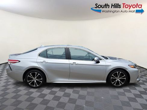 Used 2020 Toyota Camry SE w/ Sunroof Package FWD image 7
