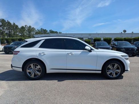 Used 2025 Genesis GV70 3.5T Sport AWD/4WD image 2