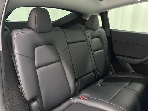 Used 2023 Tesla Model Y Long Range image 22