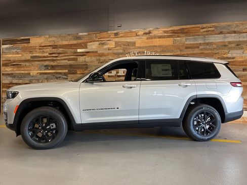 New 2025 Jeep Grand Cherokee L Altitude image 20