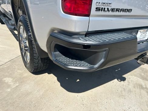 Used 2022 Chevrolet Silverado 2500 Custom w/ Custom Value Package AWD/4WD image 8