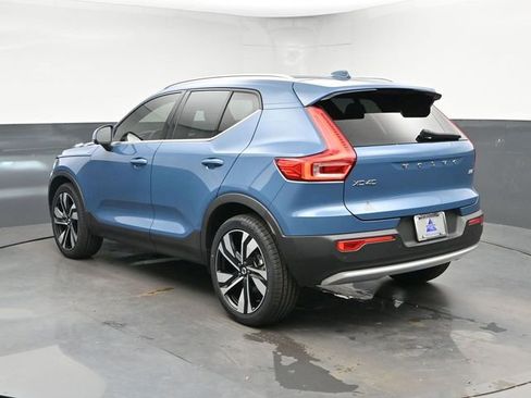 Used 2023 Volvo XC40 B5 Plus w/ Driver Assist Package AWD/4WD image 8