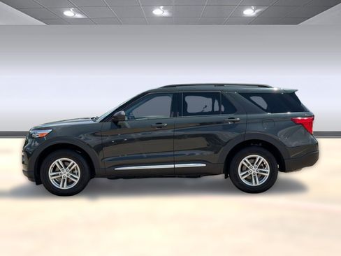 Used 2023 Ford Explorer XLT w/ Equipment Group 202A AWD/4WD image 2