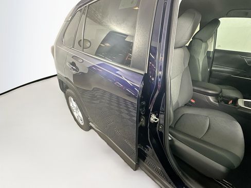 Used 2020 Toyota RAV4 XLE FWD image 28