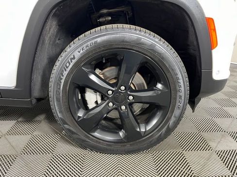 Used 2023 Jeep Grand Cherokee Limited w/ Luxury Tech Group II image 9