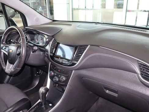 Used 2021 Chevrolet Trax LT w/ Midnight Edition FWD image 41
