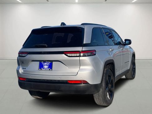 Used 2023 Jeep Grand Cherokee Altitude image 6