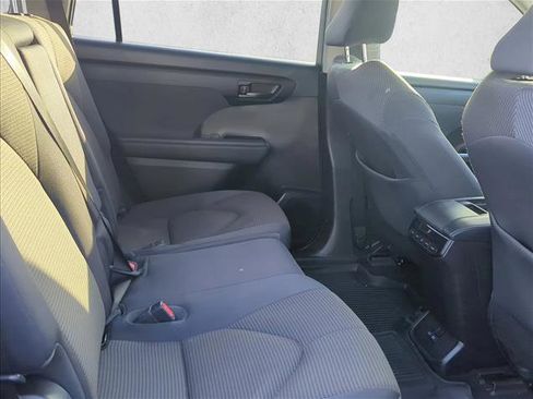 Used 2022 Toyota Highlander L FWD image 22