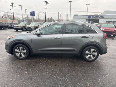 Used 2018 Kia Niro LX image 3