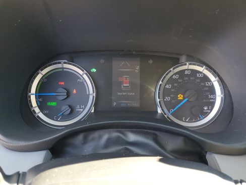 Used 2021 Toyota Highlander LE image 26