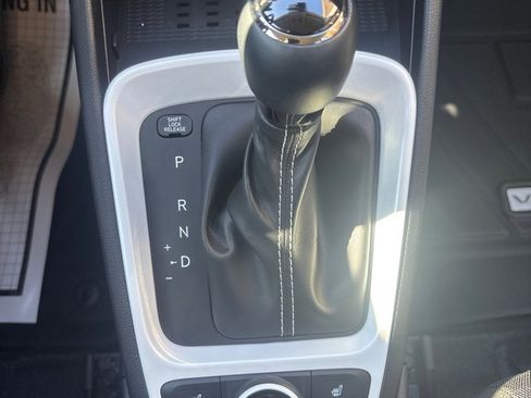 Used 2025 Hyundai Venue Limited image 22