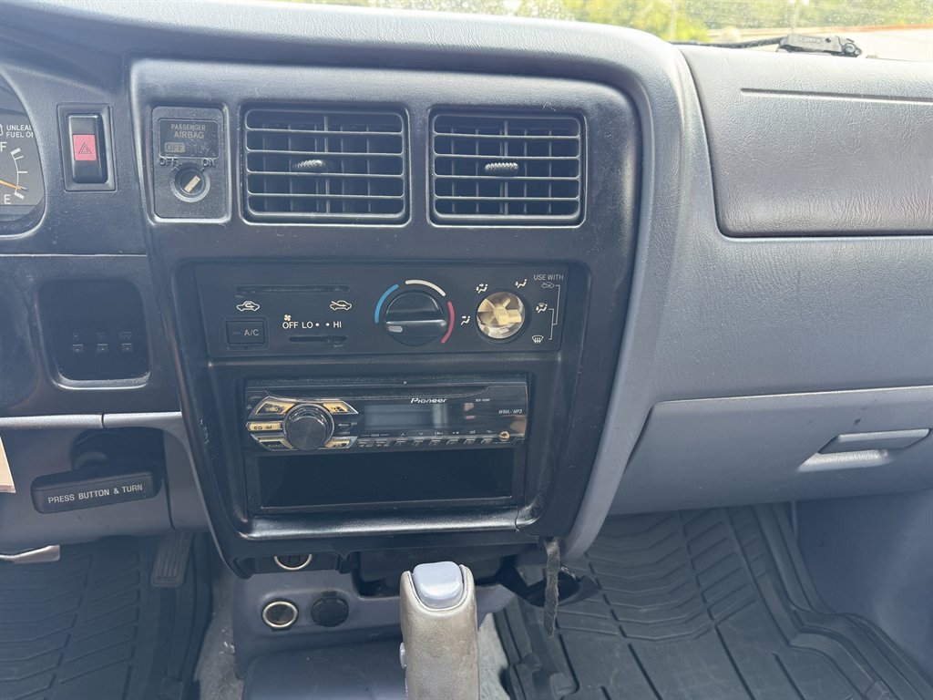 Used 2000 Toyota Tacoma PreRunner RWD image 8