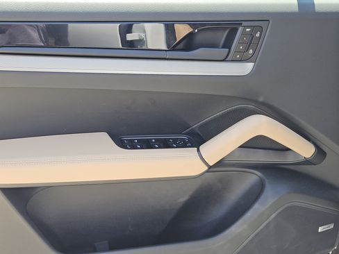 Certified 2026 Porsche Cayenne AWD/4WD image 22