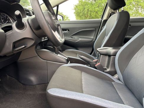 Used 2025 Nissan Versa SV w/ Trunk Package image 27