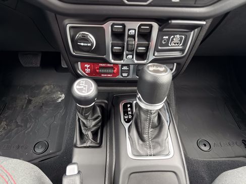 New 2026 Jeep Wrangler Unlimited Rubicon AWD/4WD image 19