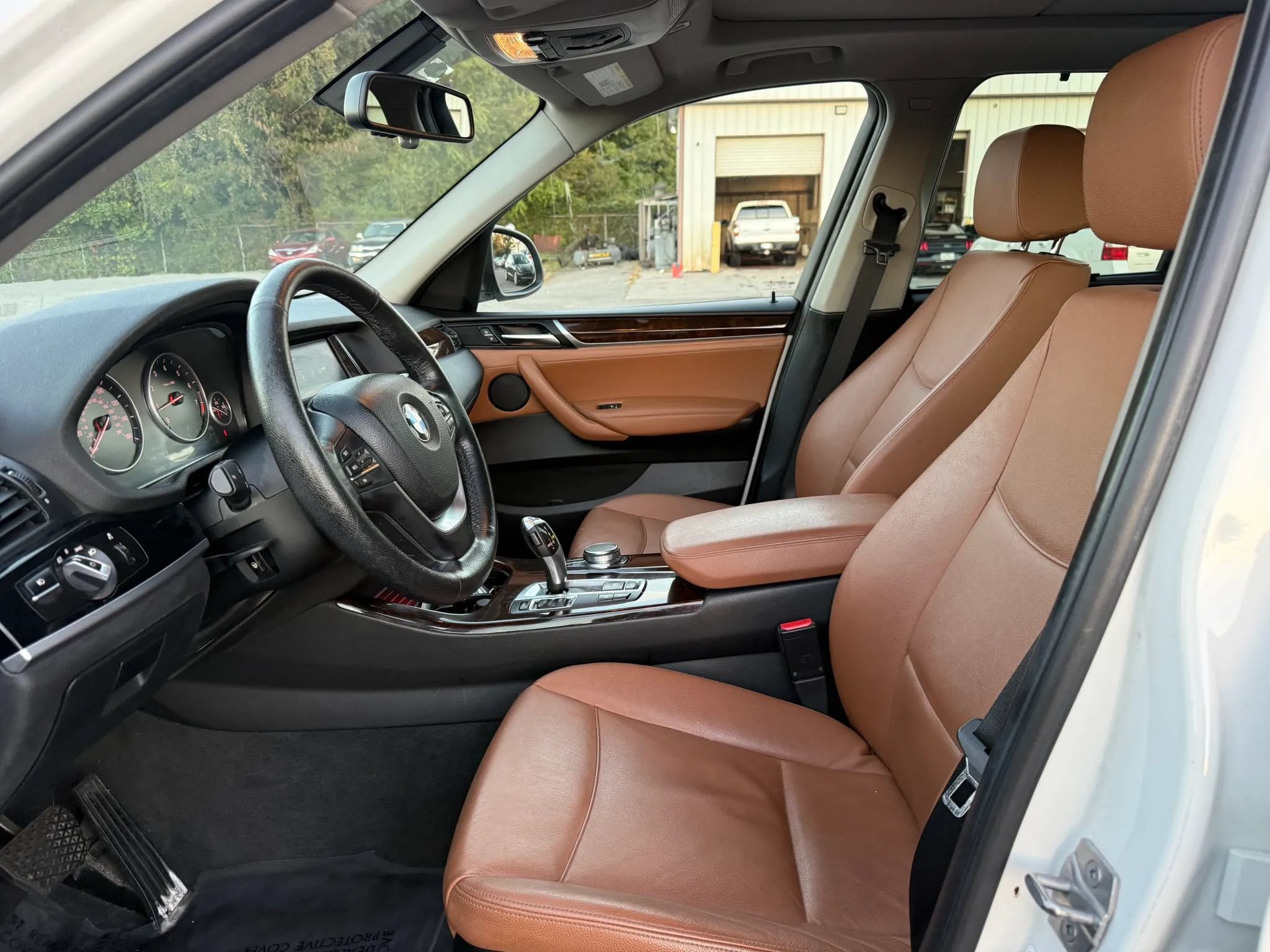 Used 2017 BMW X3 xDrive28i AWD/4WD image 2