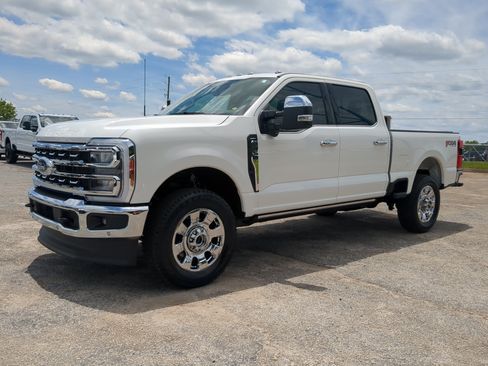 Certified 2026 Ford F350 Lariat w/ Lariat Ultimate Package AWD/4WD image 6
