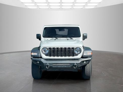 Used 2024 Jeep Gladiator Sport AWD/4WD image 8