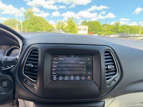 Used 2018 Jeep Compass Latitude w/ Popular Equipment Group AWD/4WD image 12