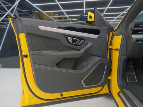 Used 2022 Lamborghini Urus image 59