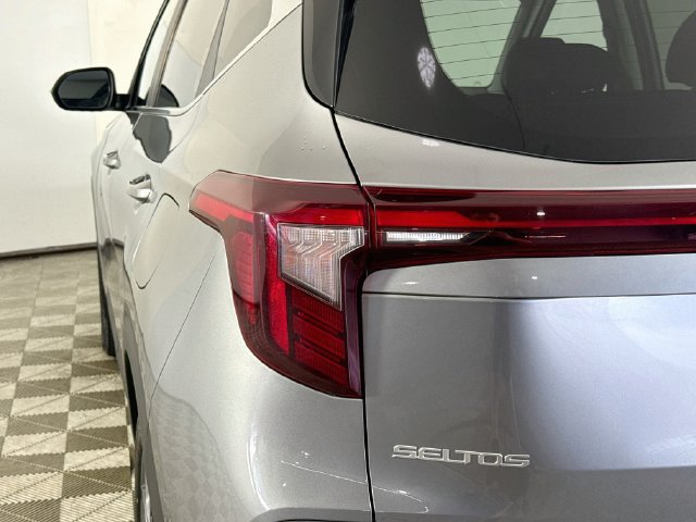 Used 2024 Kia Seltos S AWD/4WD image 35