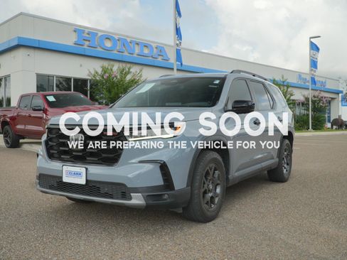 Used 2024 Honda Pilot TrailSport image 1