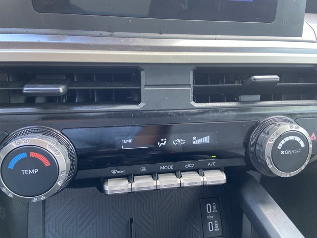 Used 2025 Toyota Tacoma SR5 AWD/4WD image 36