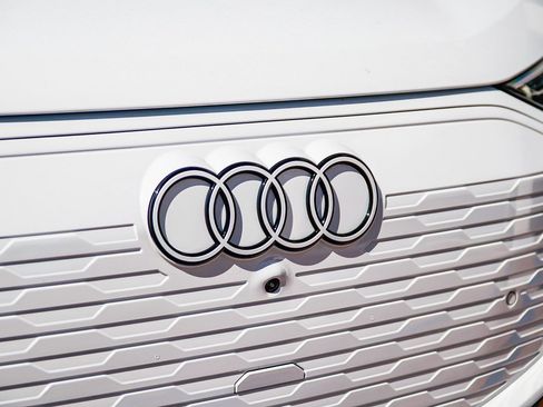 Certified 2025 Audi Q6 e-tron Premium w/ Convenience Package image 13