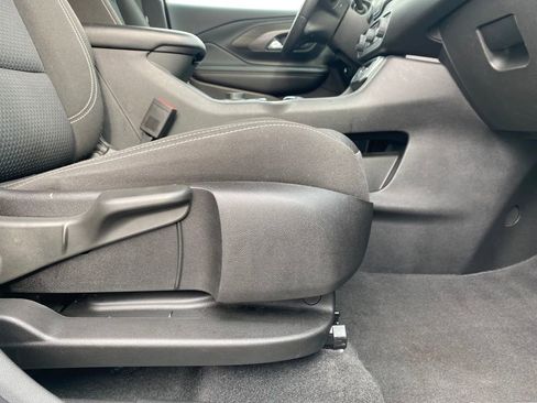 Used 2022 GMC Terrain SLE w/ Driver Convenience Package image 11