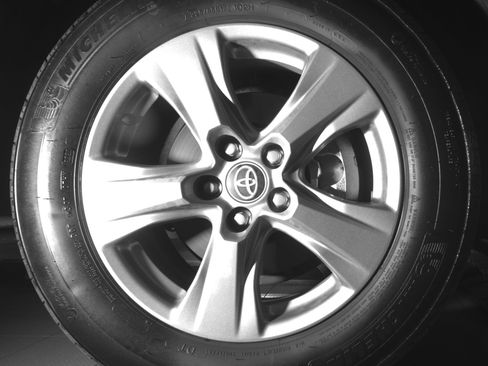 Certified 2024 Toyota RAV4 LE AWD/4WD image 11