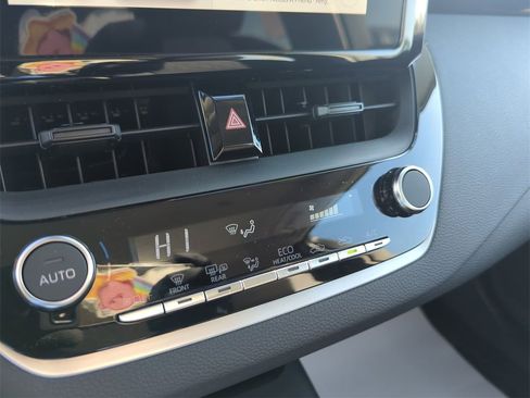 Used 2024 Toyota Corolla LE w/ LE Convenience Package image 25